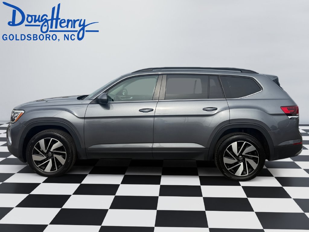 Used 2025 Volkswagen Atlas SE AWD/4WD image 2