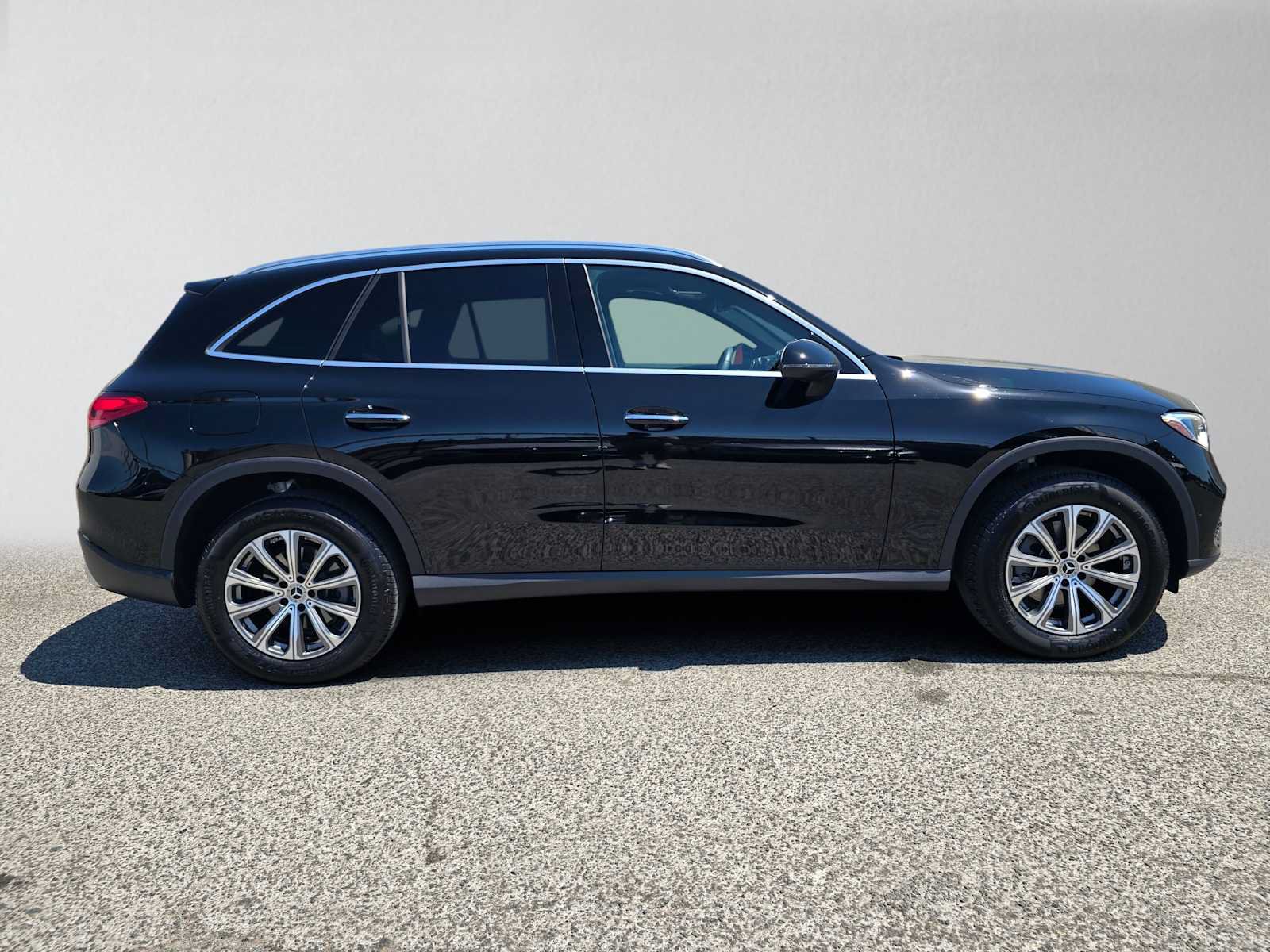 Used 2026 Mercedes-Benz GLC 300 4MATIC image 2