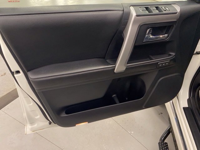 Used 2015 Toyota 4Runner Limited AWD/4WD image 25