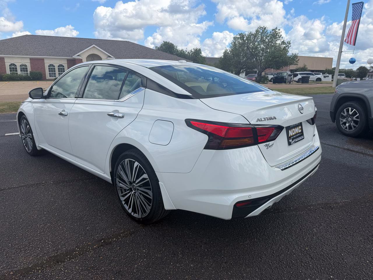 Used 2023 Nissan Altima 2.5 SL AWD/4WD image 6