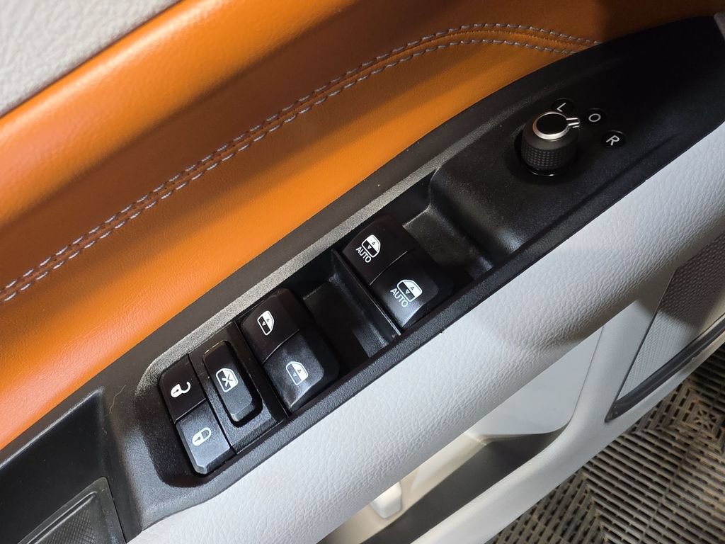 Used 2023 Jeep Compass Limited w/ Elite Group AWD/4WD image 15