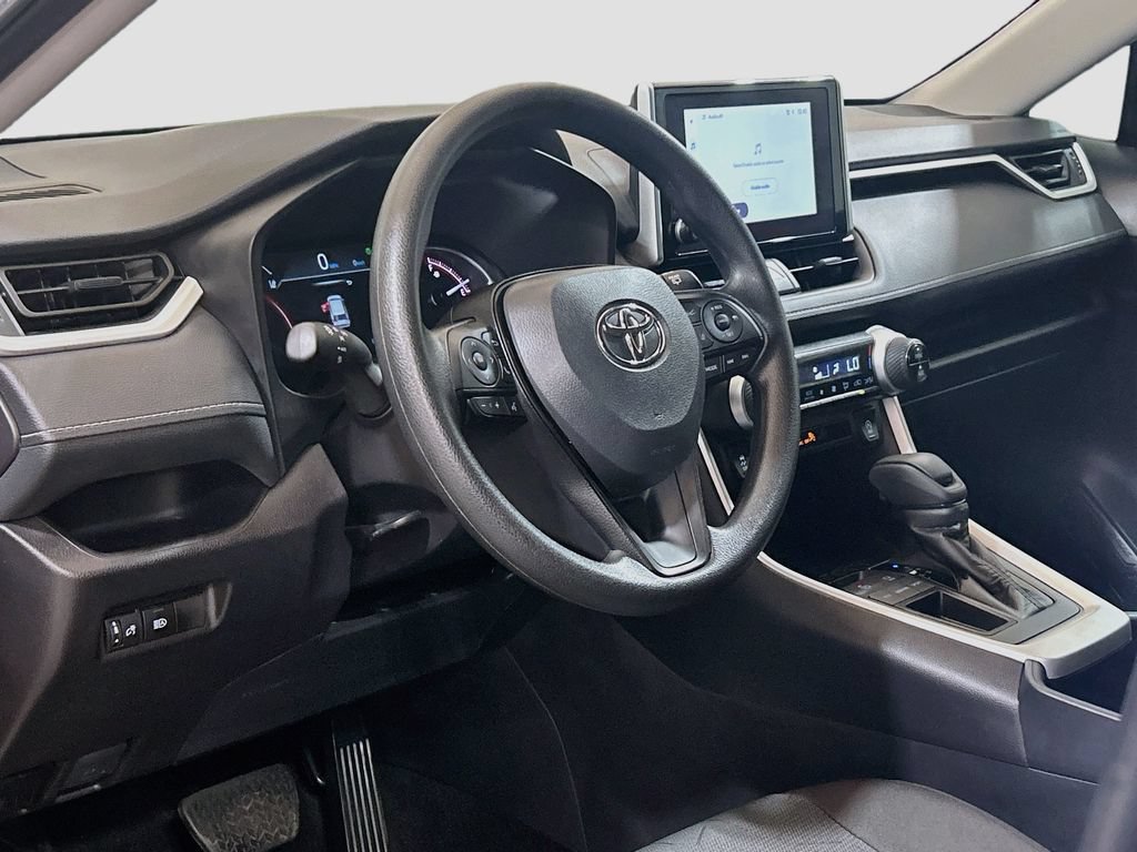 Used 2025 Toyota RAV4 XLE FWD image 8