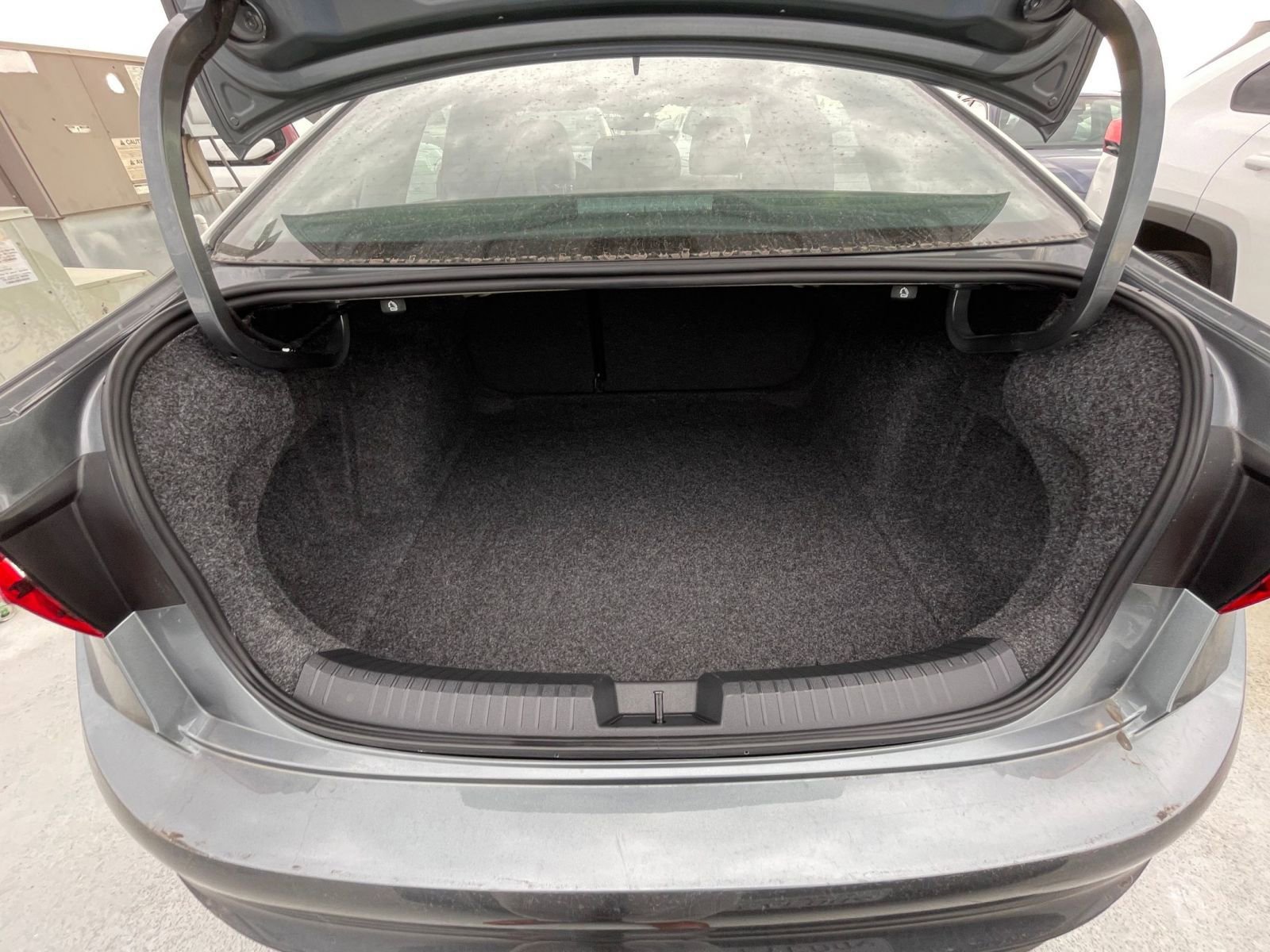 Used 2025 Volkswagen Jetta SE image 32