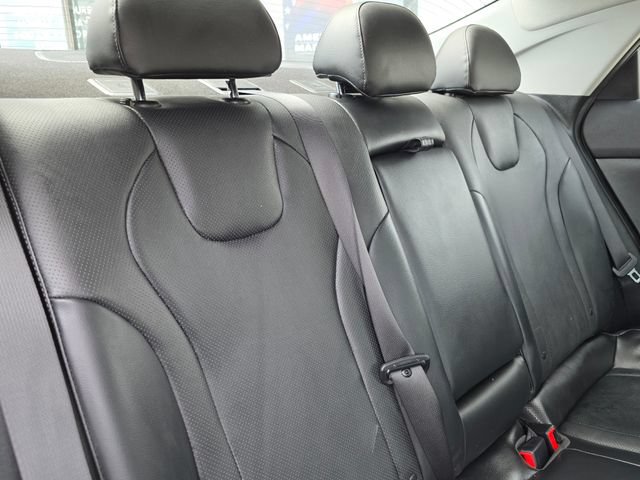 Used 2023 Hyundai Elantra Limited w/ Preferred Accessory Package FWD image 39