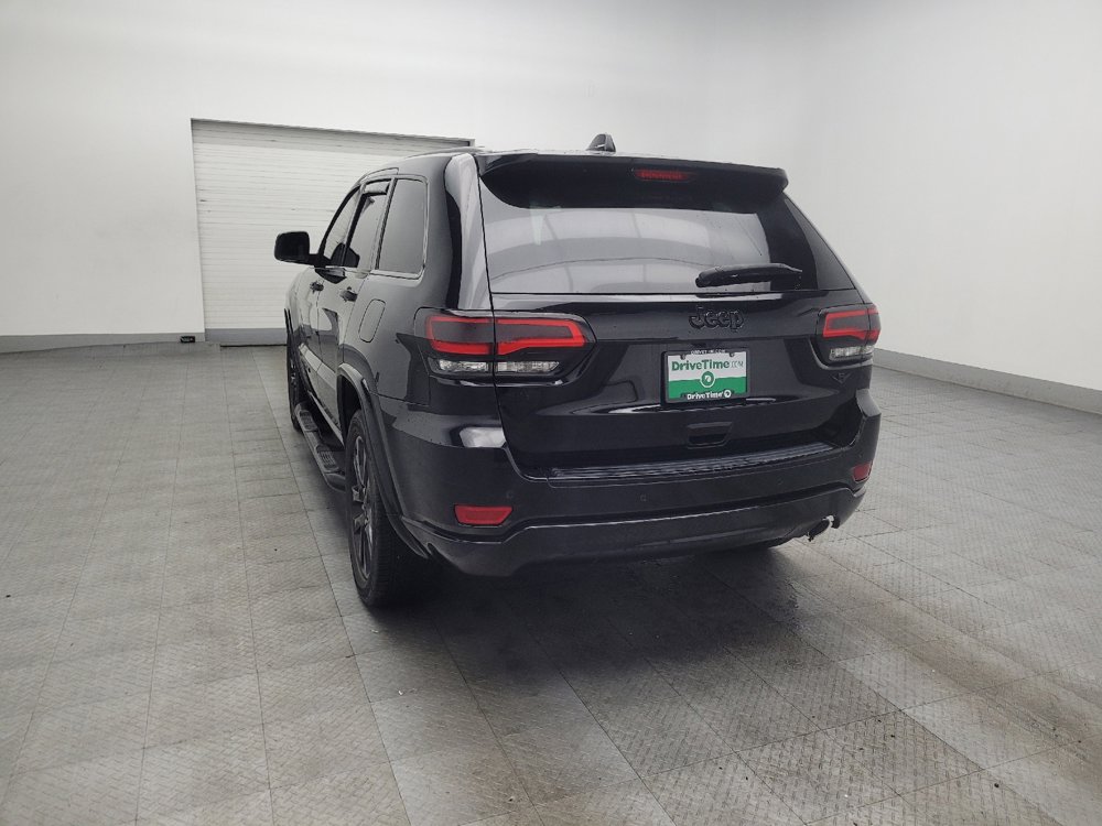 Used 2017 Jeep Grand Cherokee Altitude RWD image 5