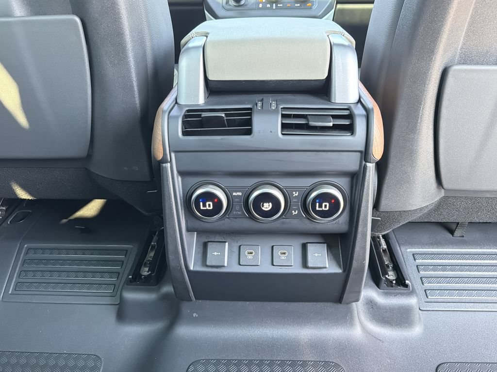 Used 2021 Land Rover Defender 110 X-Dynamic SE AWD/4WD image 18