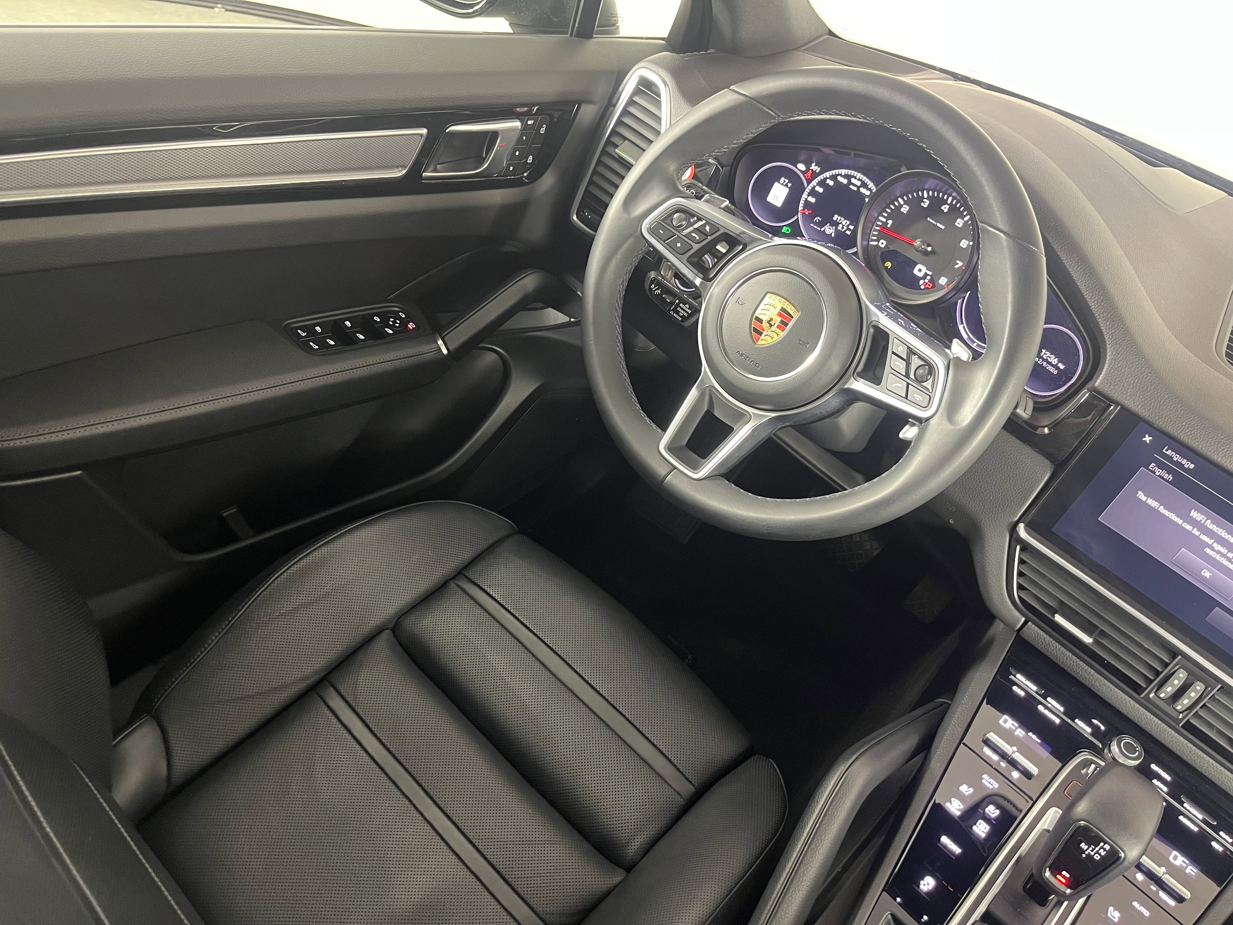 Used 2023 Porsche Cayenne Platinum Edition image 9
