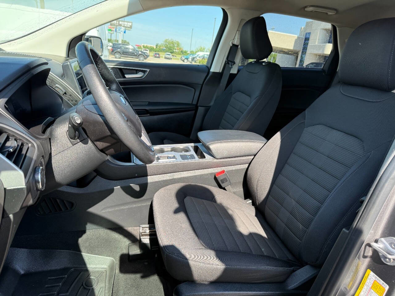 Used 2022 Ford Edge SEL w/ Cold Weather Package image 9