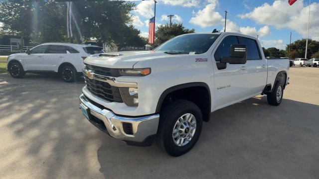 Used 2024 Chevrolet Silverado 2500 LT w/ Z71 Off-Road Package AWD/4WD image 4