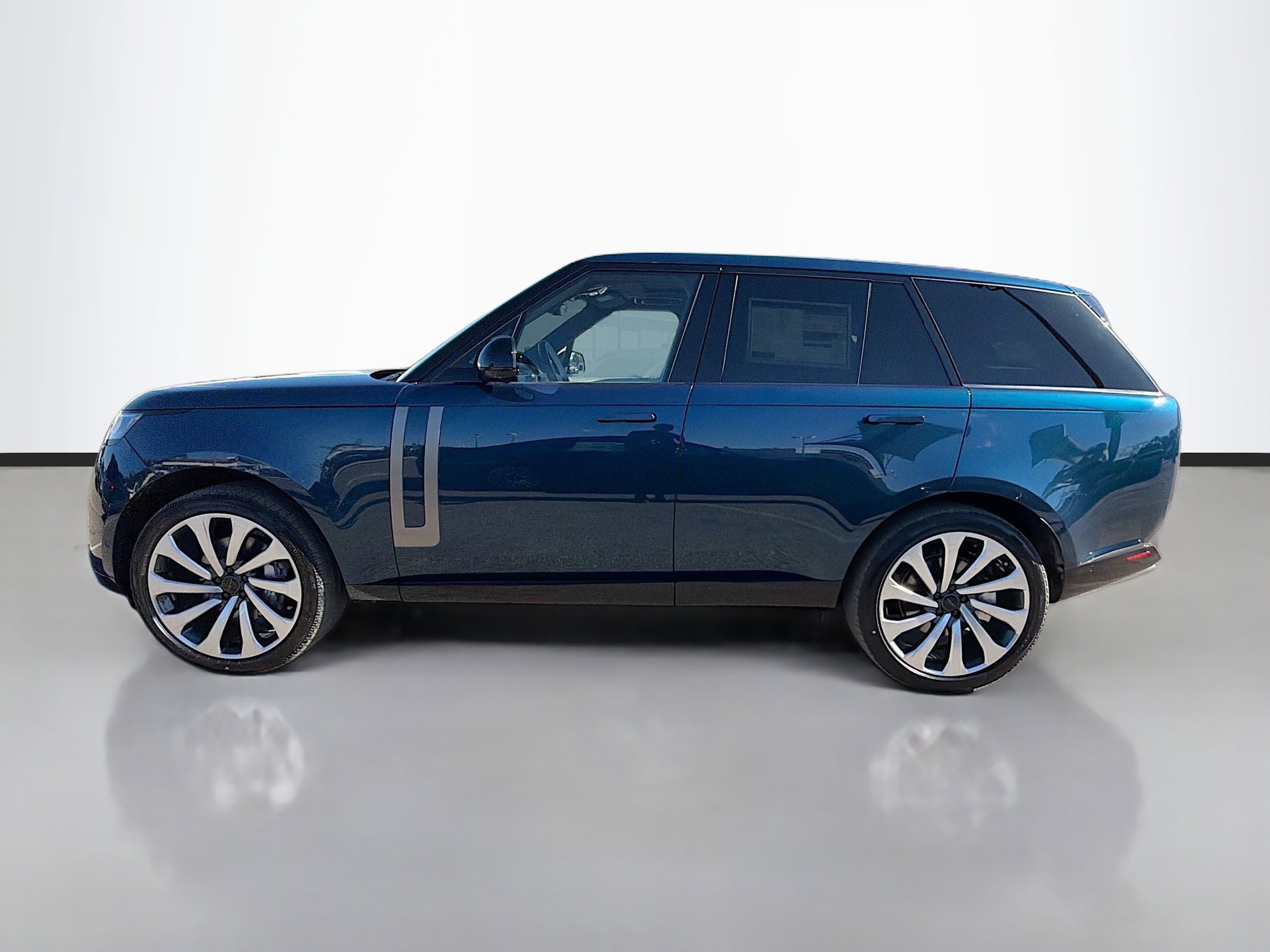 New 2026 Land Rover Range Rover SE image 2
