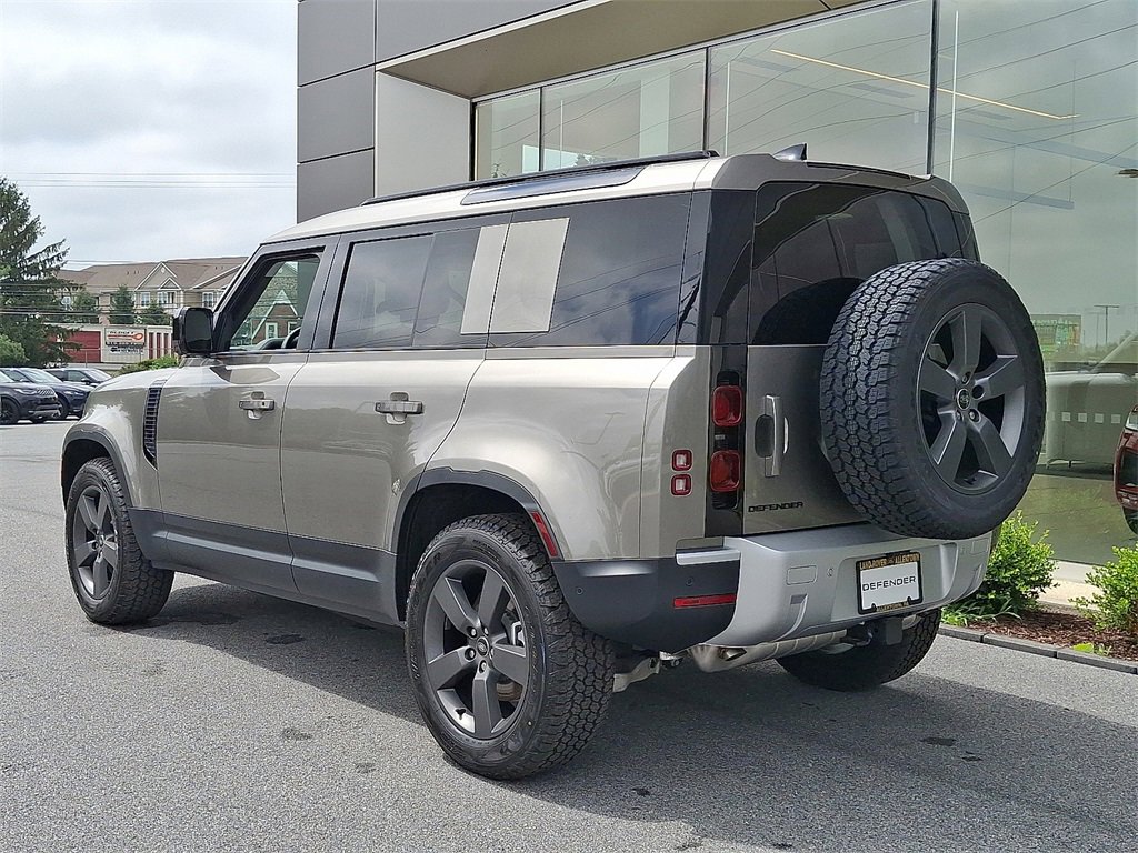 New 2025 Land Rover Defender 110 S image 4