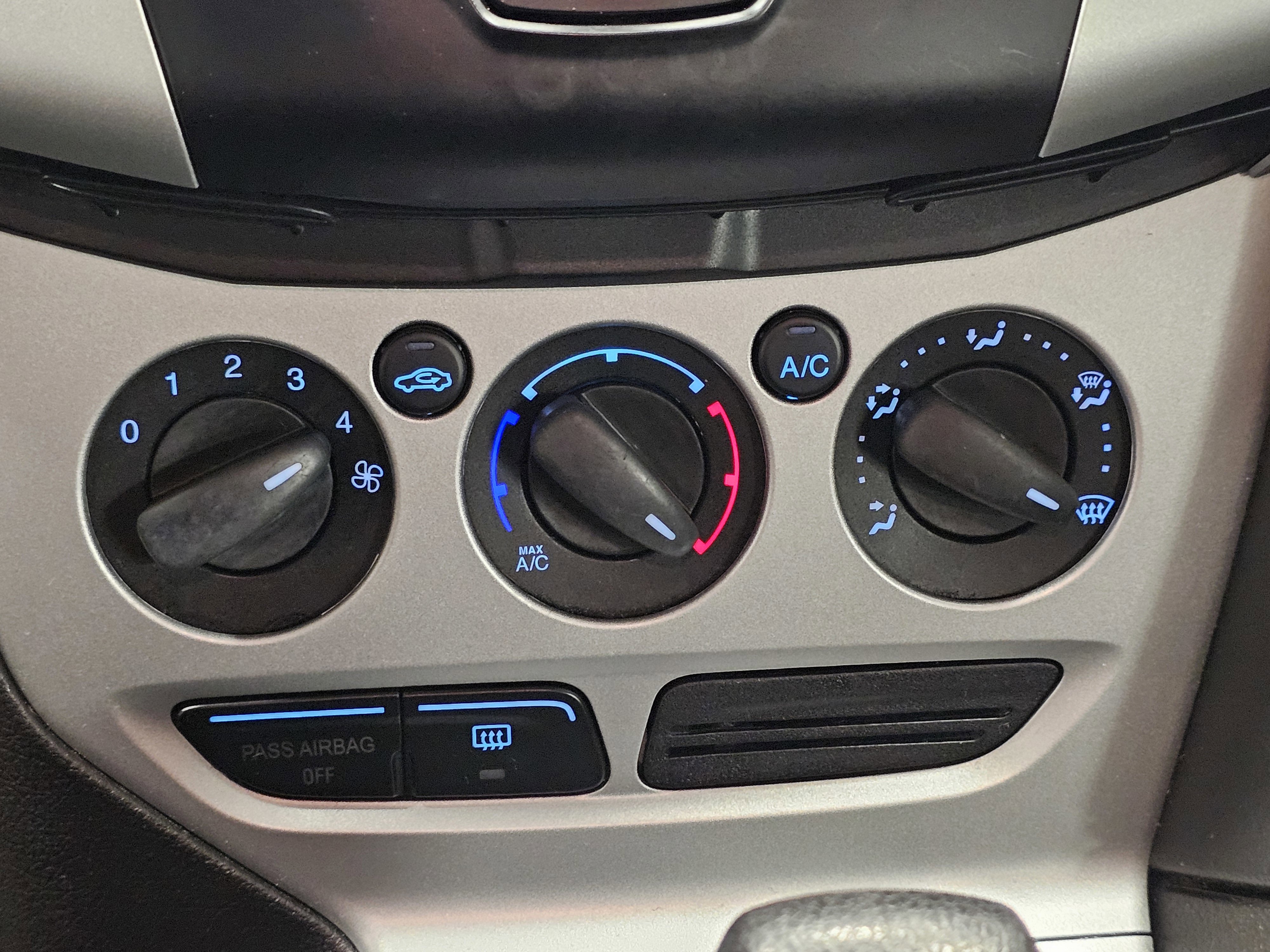 Used 2012 Ford Focus SE image 19