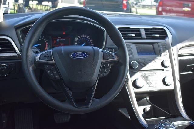Used 2017 Ford Fusion SE FWD image 18