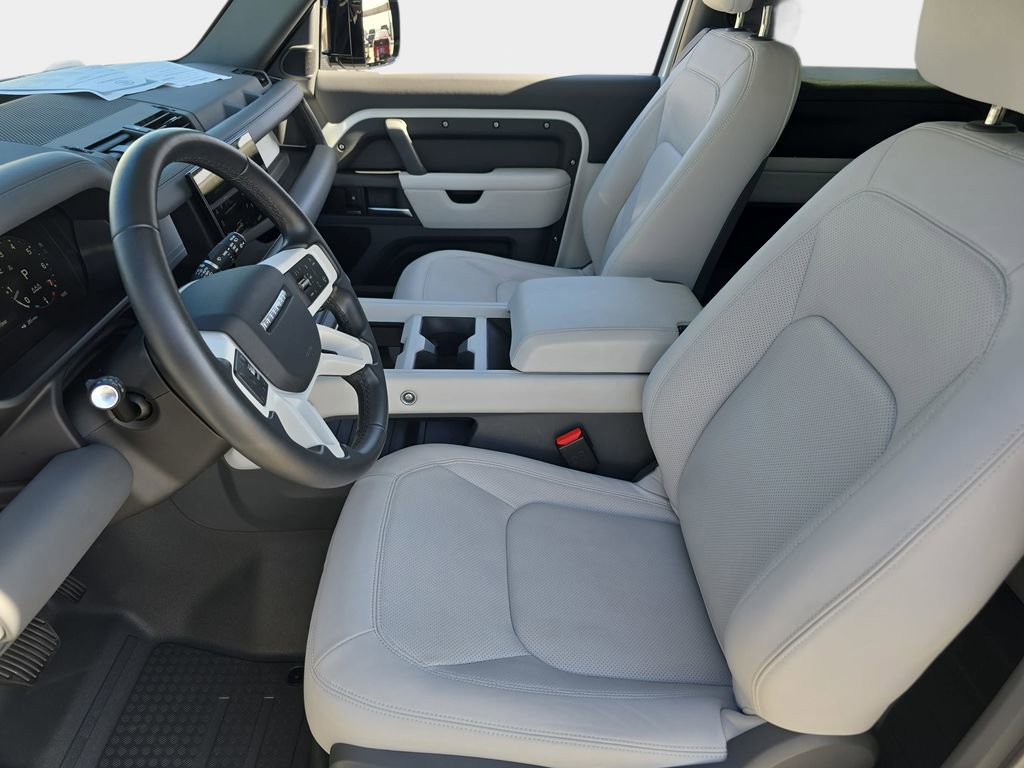 Used 2025 Land Rover Defender 90 X-Dynamic SE image 15