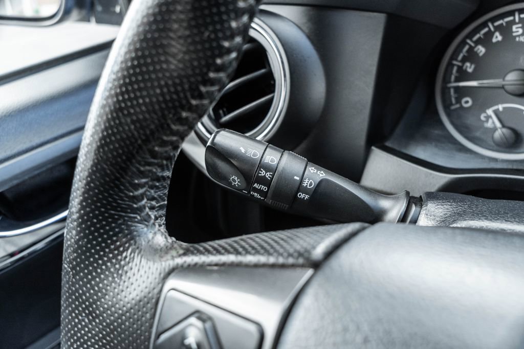 Used 2018 Toyota Tacoma TRD Off-Road image 24