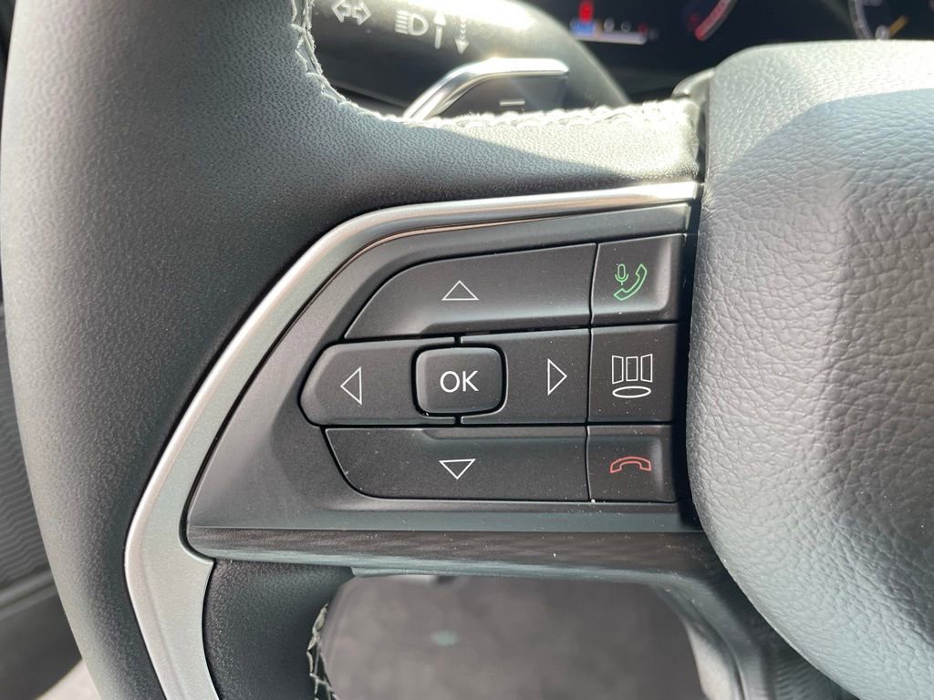 New 2025 Jeep Grand Cherokee Altitude image 29
