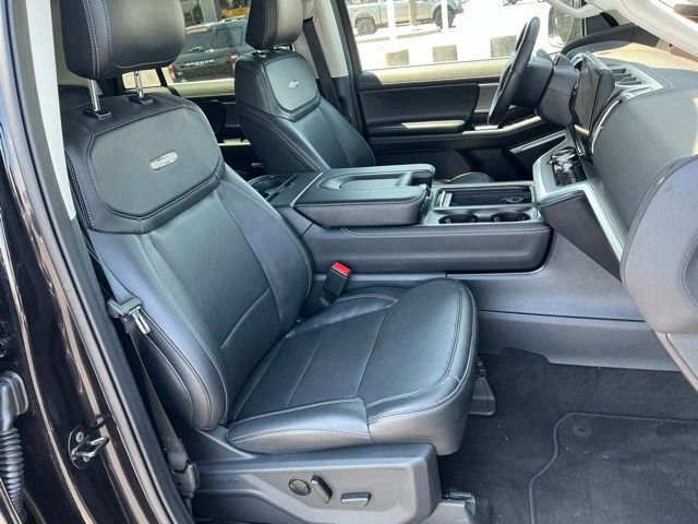 Used 2025 Ford Expedition Platinum AWD/4WD image 25