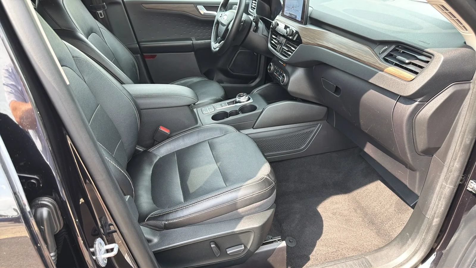 Used 2020 Ford Escape Titanium AWD/4WD image 29