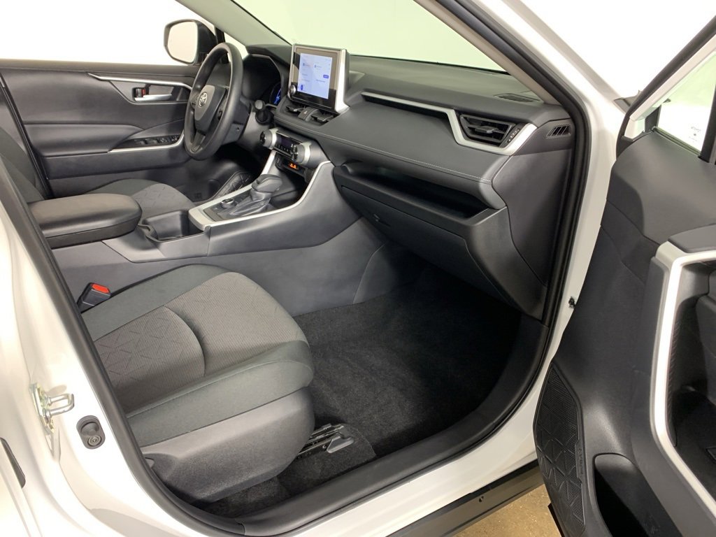 Used 2025 Toyota RAV4 XLE image 37
