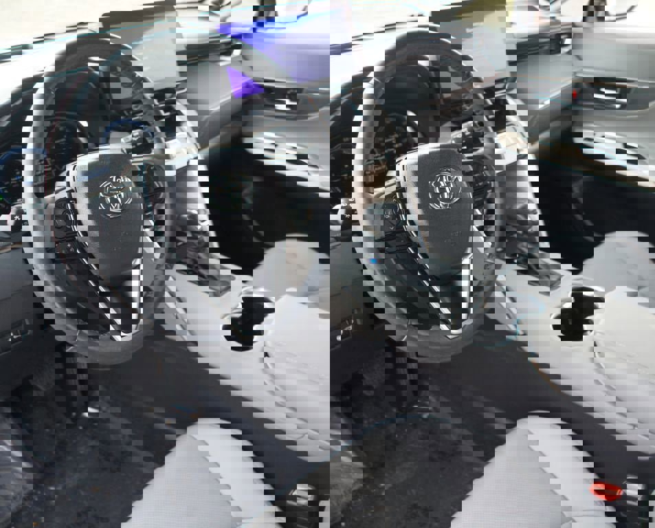 Used 2023 Toyota Venza Limited image 16