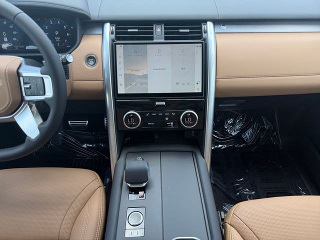 New 2026 Land Rover Discovery Limited Edition AWD/4WD image 15