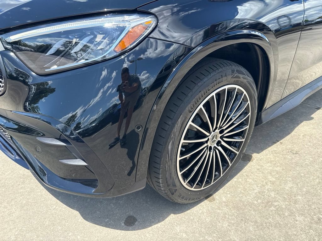 Used 2025 Mercedes-Benz GLC 300 4MATIC image 9