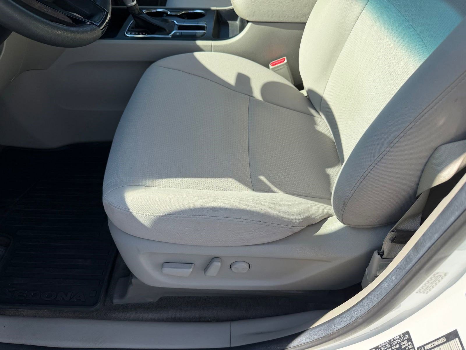 Used 2021 Kia Sedona LX FWD image 13