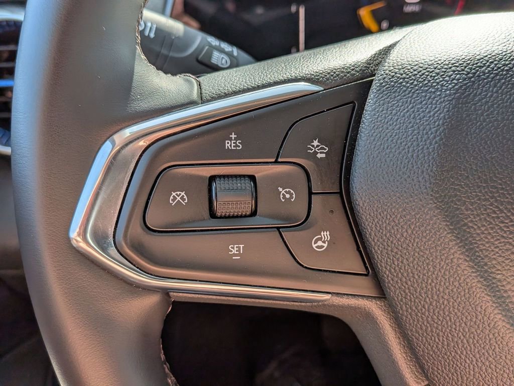 Used 2025 Chevrolet Trax LT w/ LT Convenience Package image 18