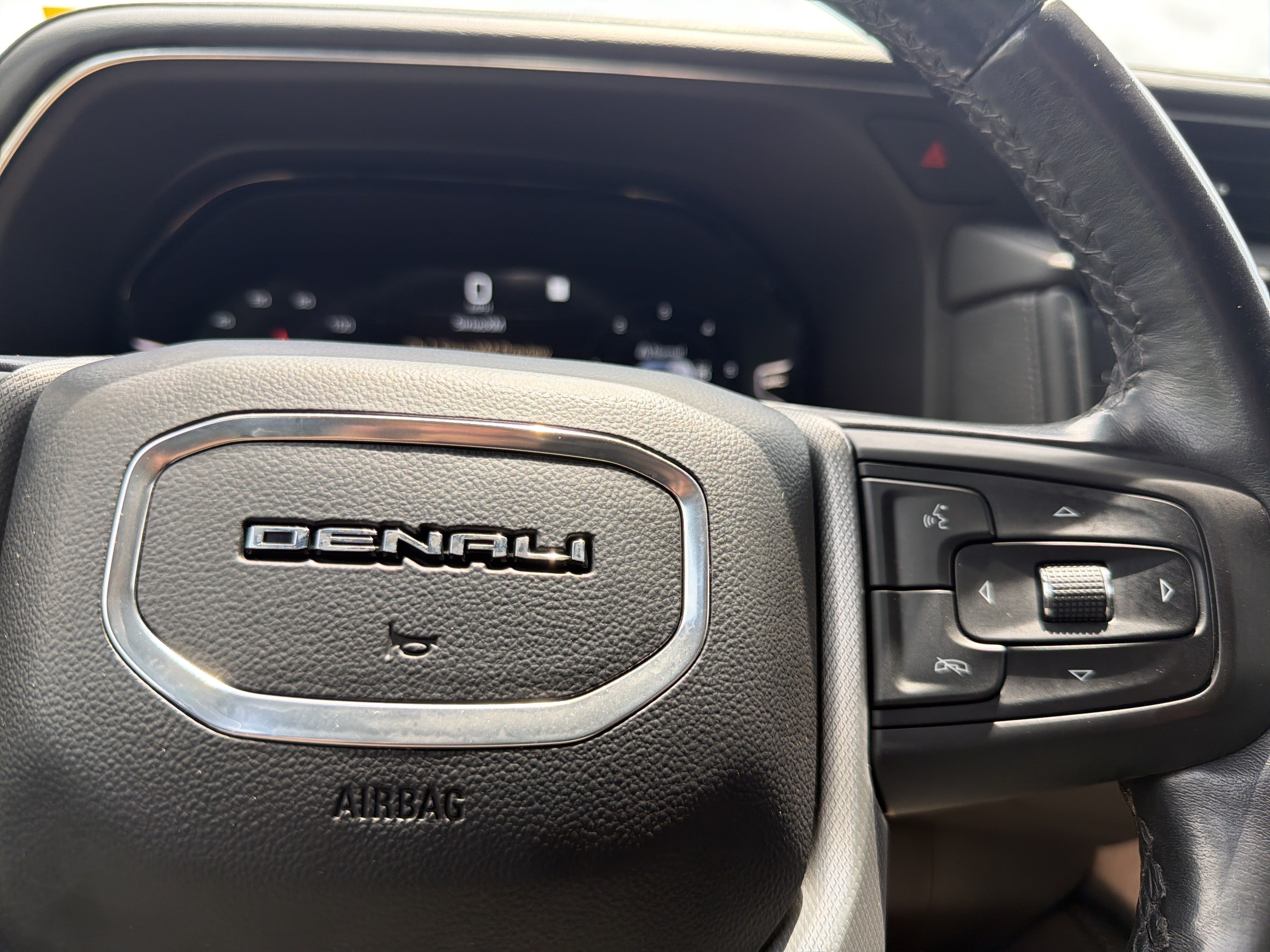 Used 2023 GMC Yukon Denali w/ Denali Reserve Package AWD/4WD image 33
