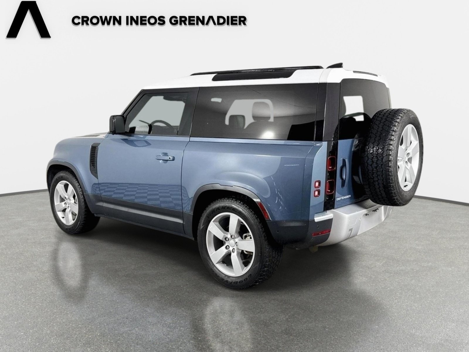 Used 2023 Land Rover Defender 90 S AWD/4WD image 7