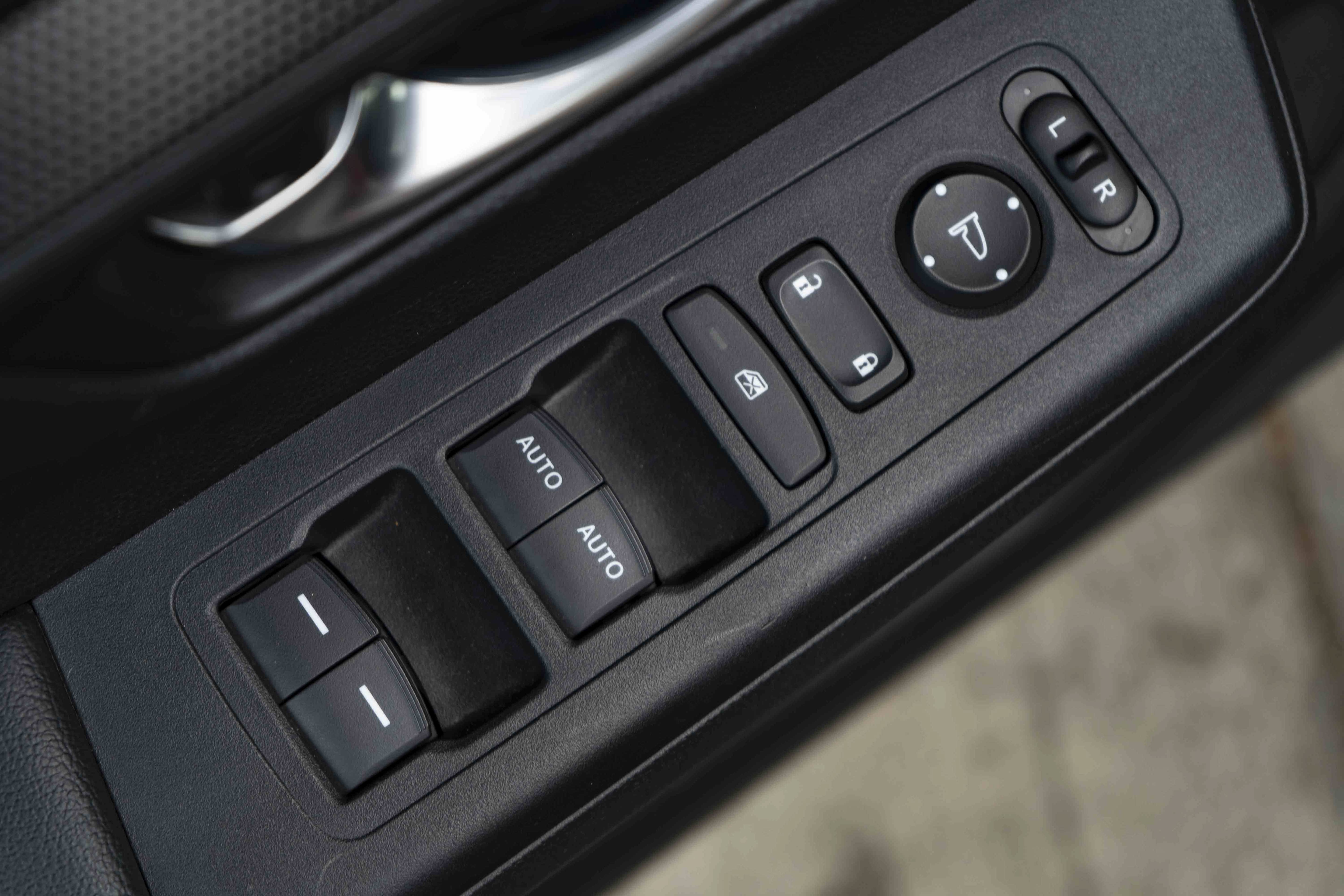 Certified 2025 Honda CR-V EX image 36