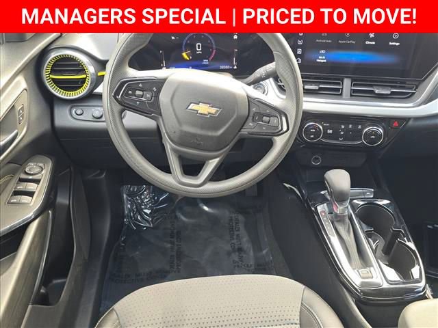 Certified 2025 Chevrolet Trax LT FWD image 23