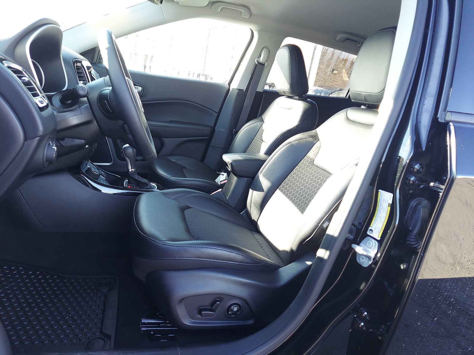 Used 2019 Jeep Compass Latitude AWD/4WD image 12