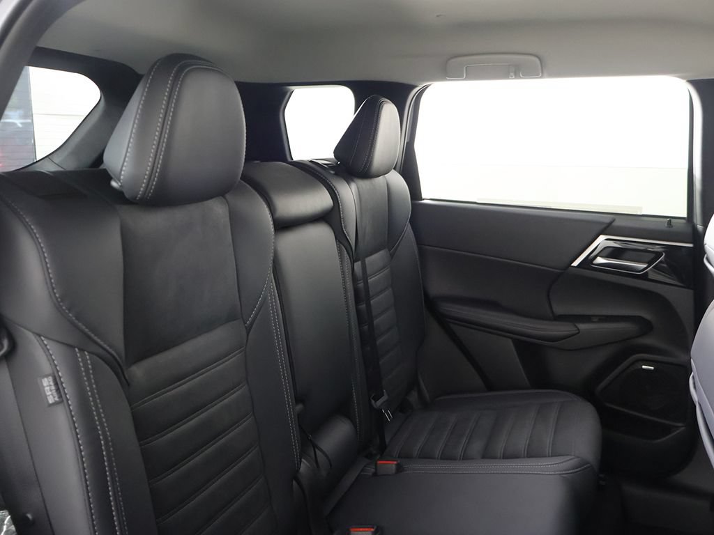 New 2026 Mitsubishi Outlander SE FWD image 32