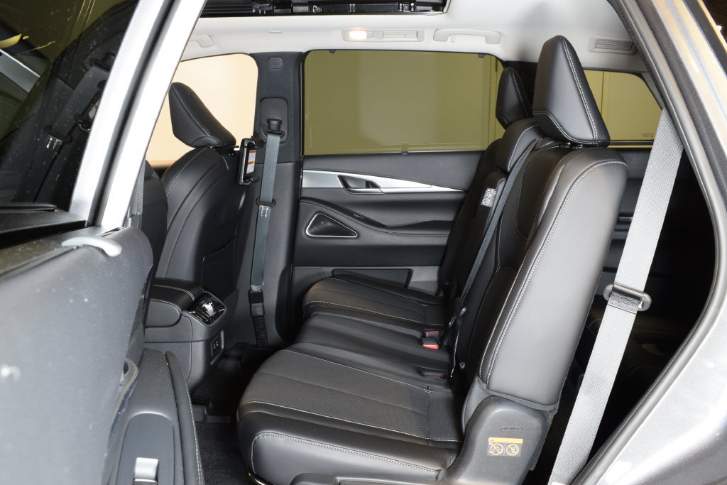 Certified 2026 INFINITI QX60 Luxe w/ Family Package AWD/4WD image 29