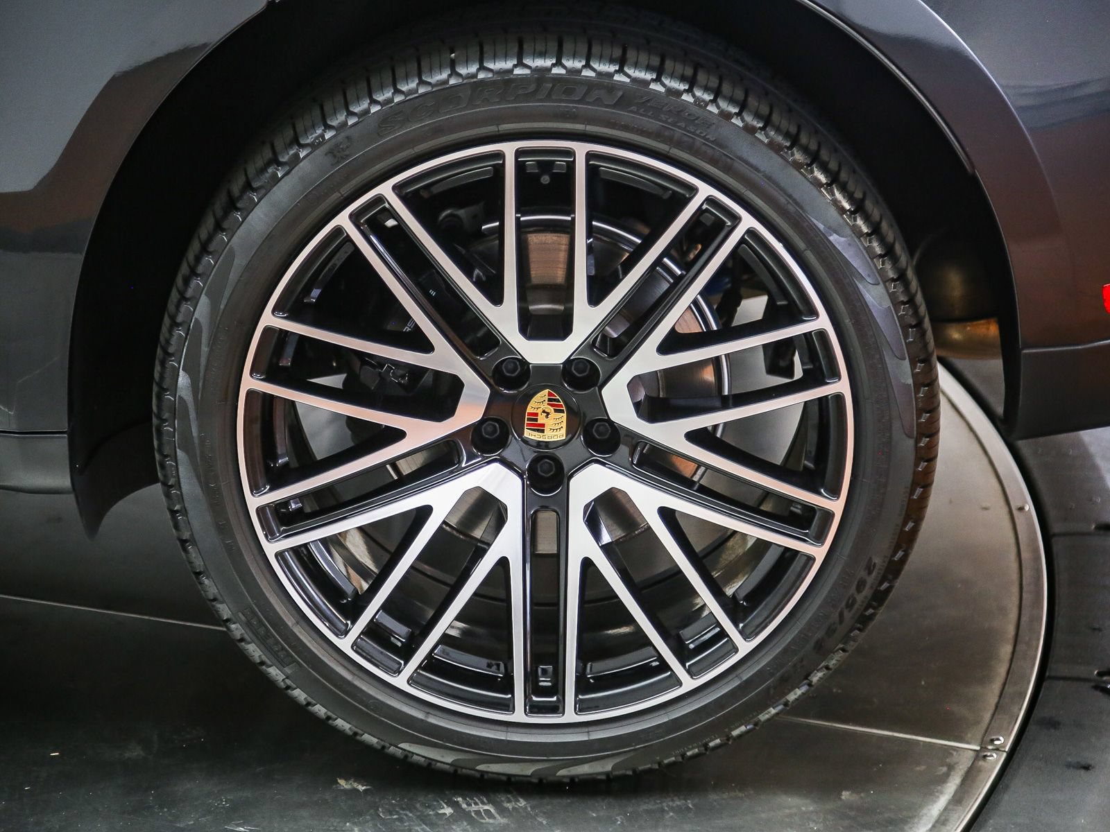 Certified 2026 Porsche Macan AWD/4WD image 14