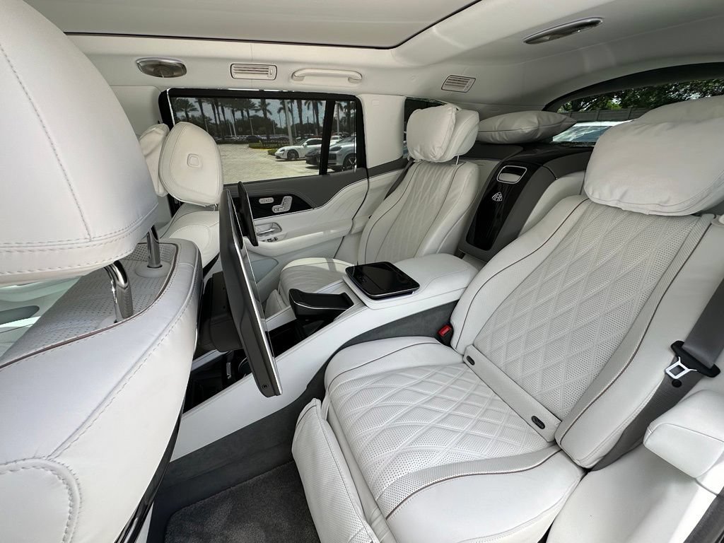 Used 2025 Mercedes-Benz Maybach GLS 600 4MATIC image 37