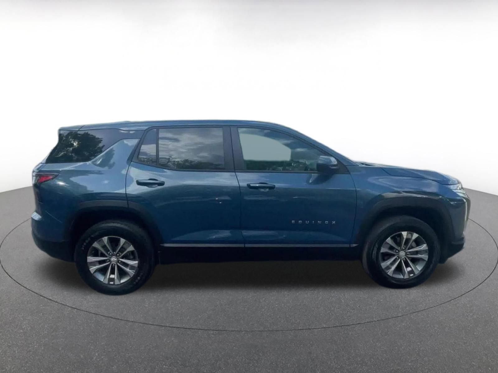 Used 2025 Chevrolet Equinox LT FWD image 16