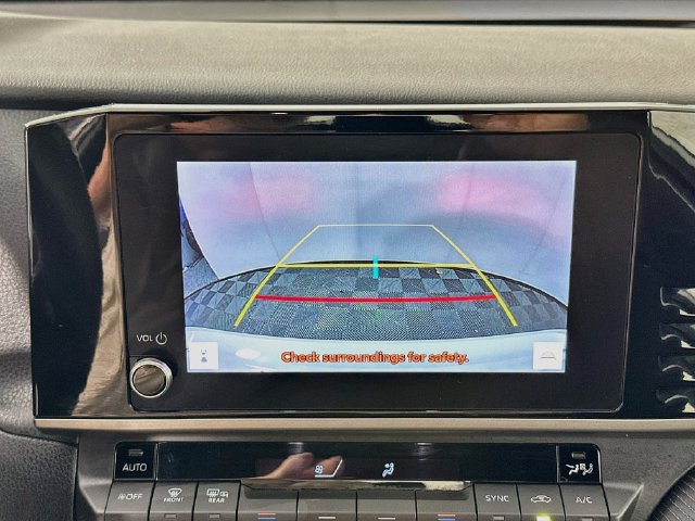Used 2025 Toyota Camry SE FWD image 12