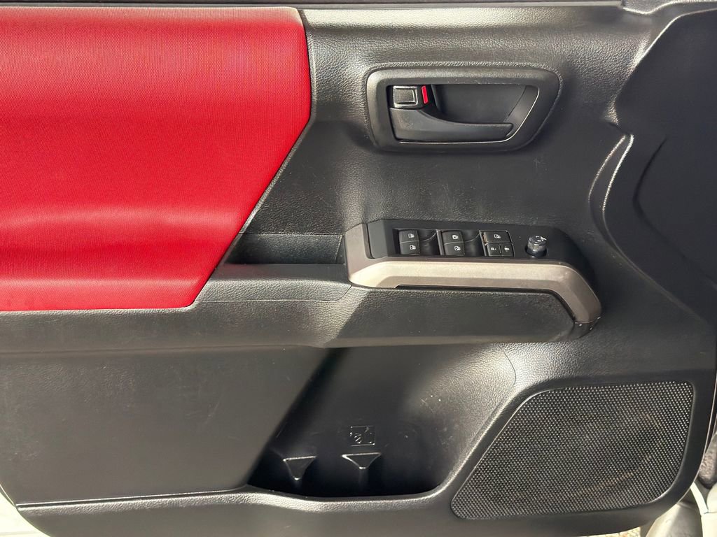 Used 2022 Toyota Tacoma SR5 RWD image 3