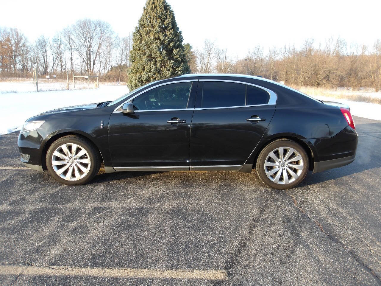 Used 2014 Lincoln MKS image 11
