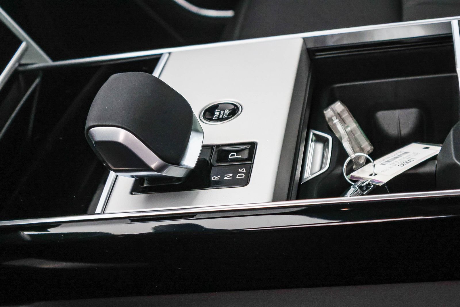 New 2025 Land Rover Range Rover SE image 29