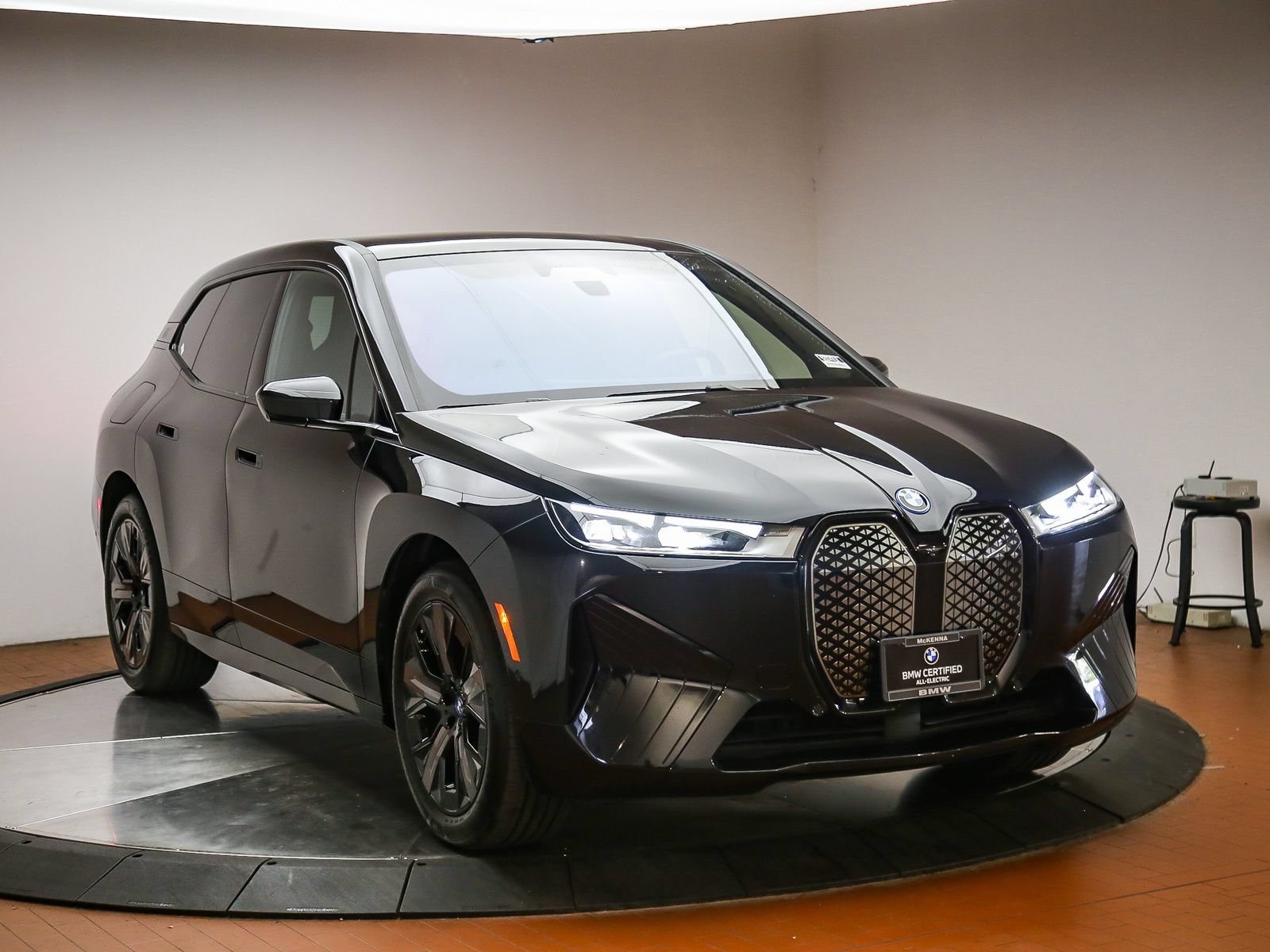 Certified 2024 BMW iX xDrive50 w/ Premium Package AWD/4WD image 3
