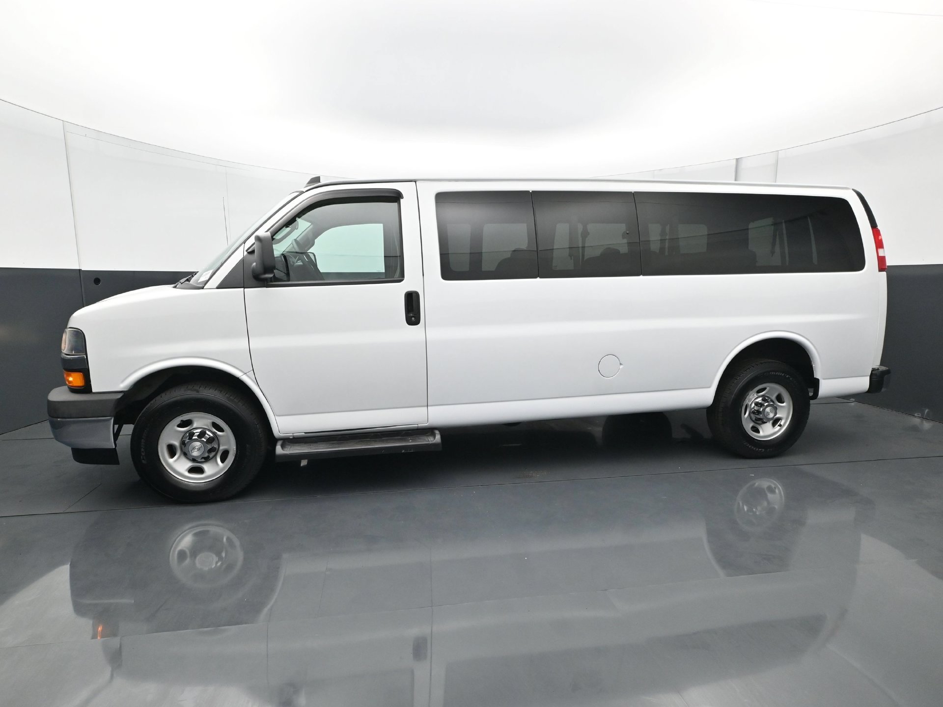 Used 2019 Chevrolet Express 3500 LT w/ LT Preferred Equipment Group RWD image 2