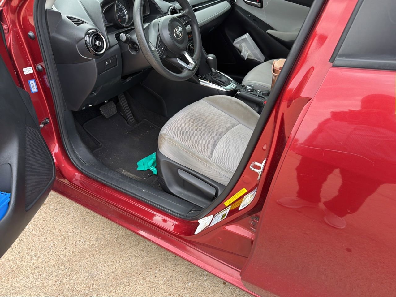 Used 2019 Toyota Yaris LE FWD image 5