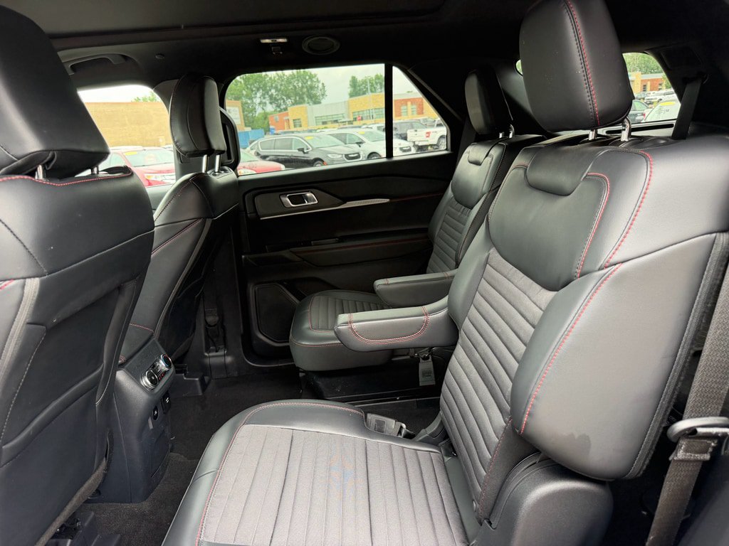 Used 2025 Ford Explorer ST-Line w/ Premium Package AWD/4WD image 8