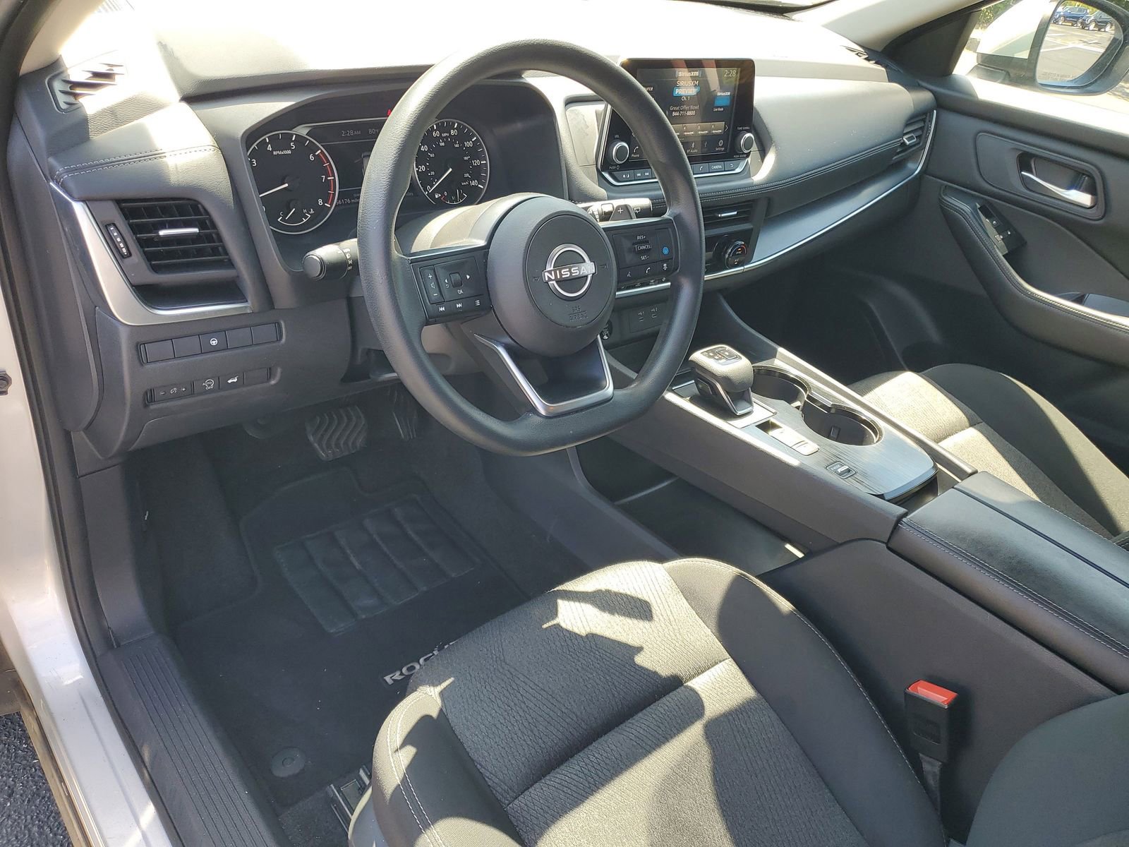Used 2024 Nissan Rogue SV FWD image 6