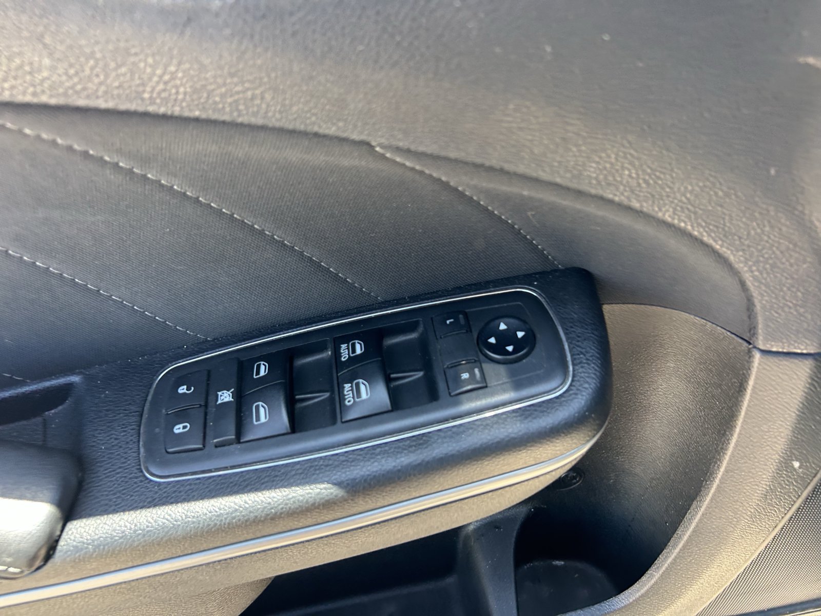 Used 2018 Dodge Charger R/T RWD image 12