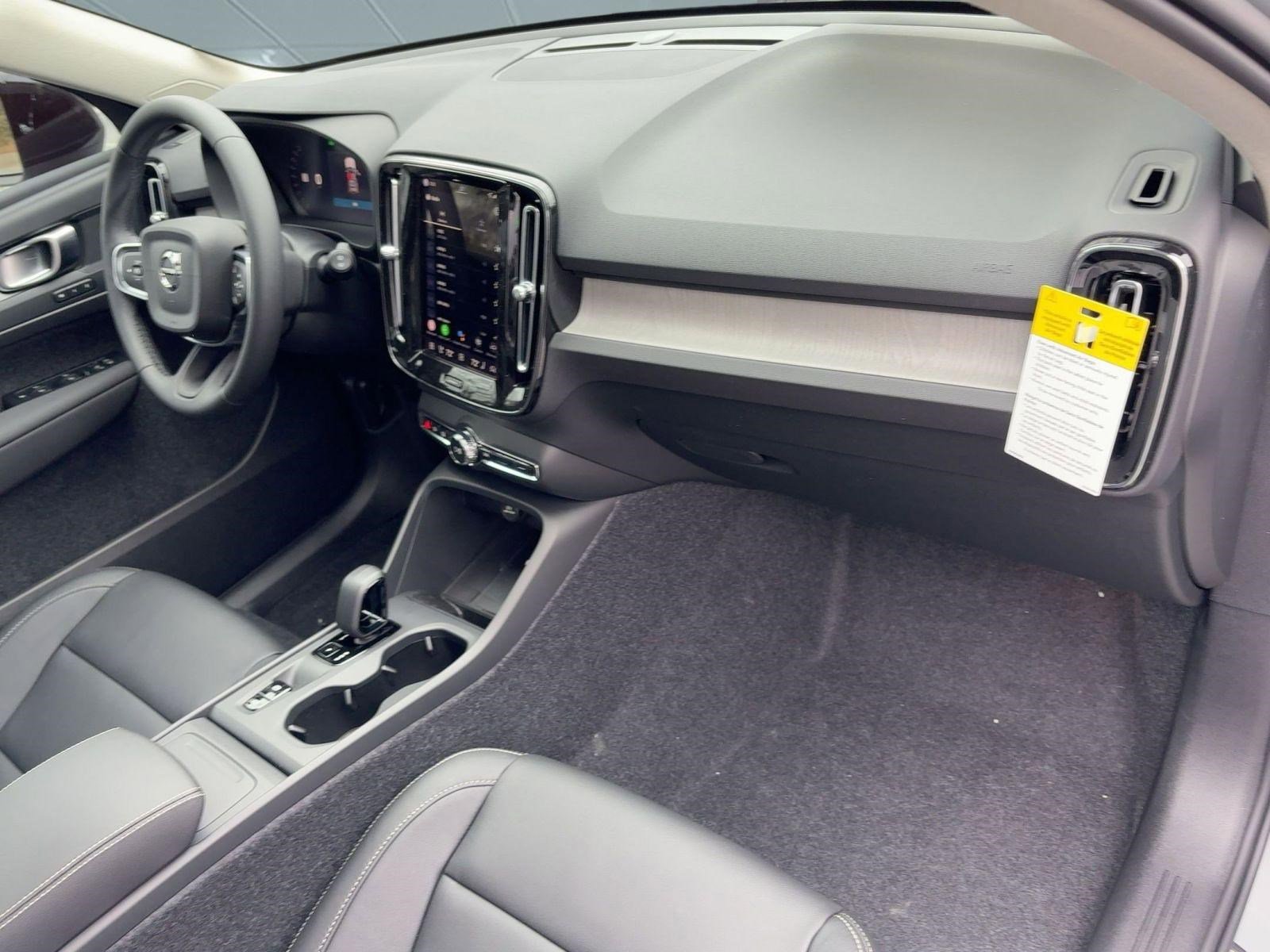 New 2026 Volvo XC40 B4 Core image 24