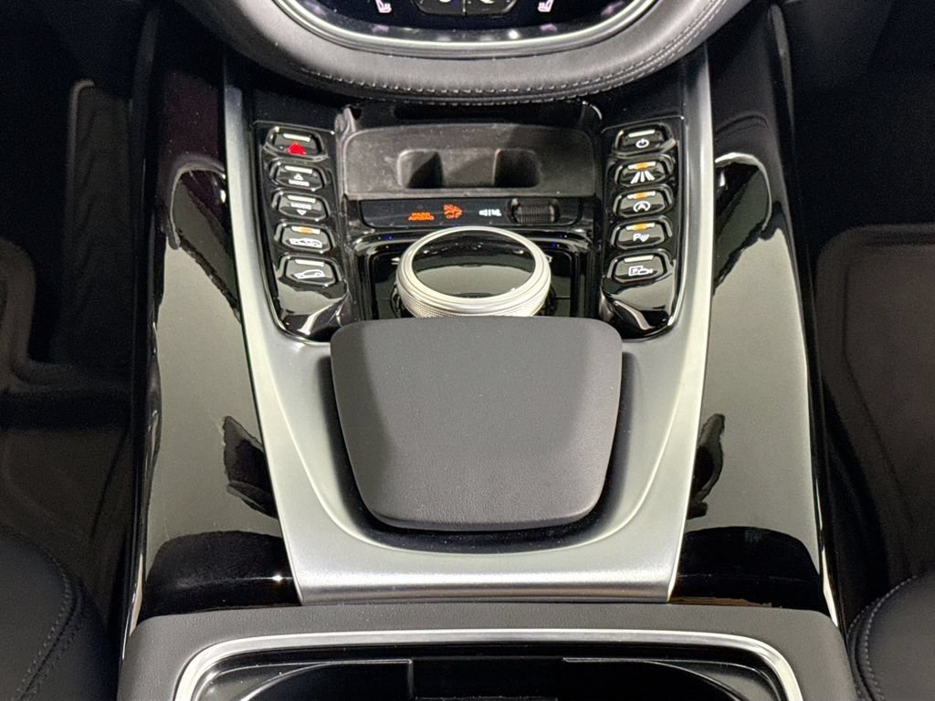 Used 2024 Aston Martin DBX AWD/4WD image 17